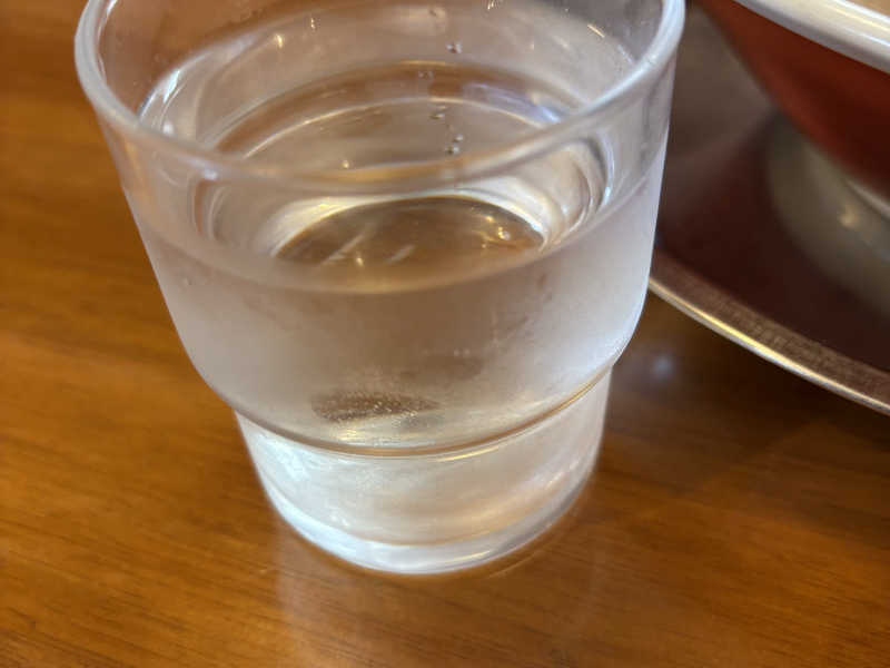 コップに水だべ💧