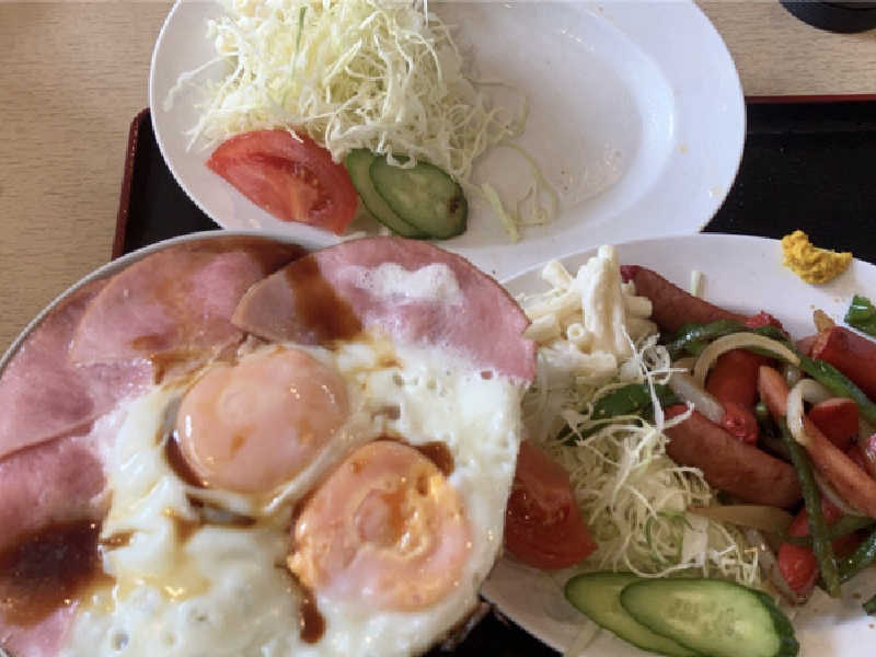 ハムエッグをライスにON＋ウィンナー炒め