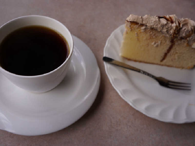 ホットコーヒーとケーキ