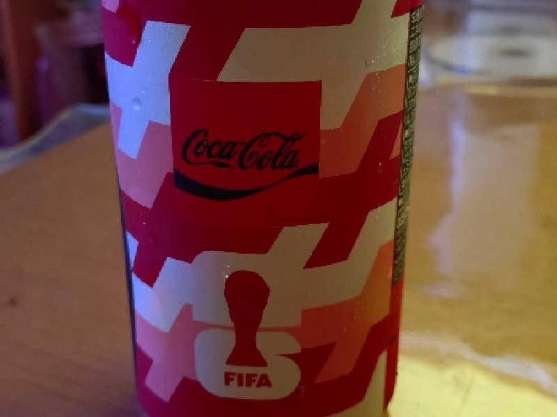 コーラ　FIFAデザイン