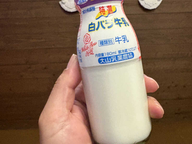 白バラ牛乳