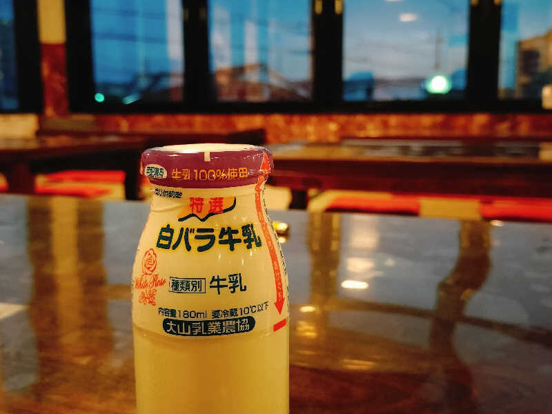 白バラ牛乳
