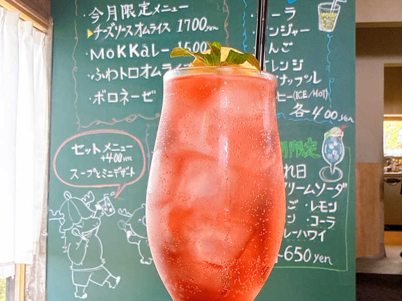 クリームソーダ(イチゴ)