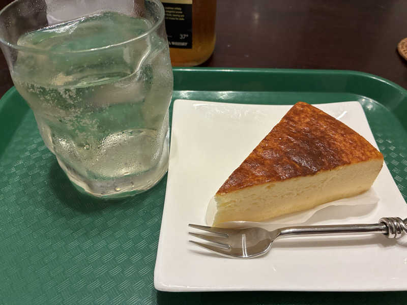 ハイボールとバスク風チーズケーキ