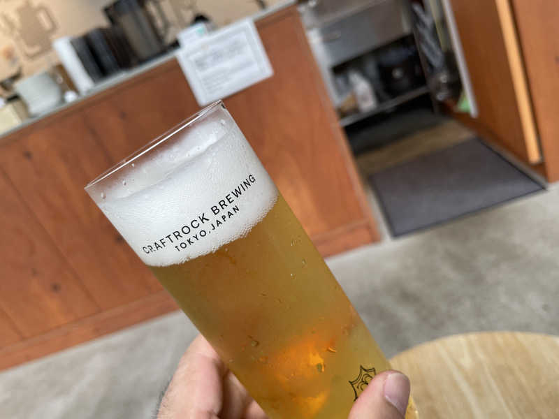 サウナ一階のCRAFTROCK TAPROOMで駆けつけ二杯