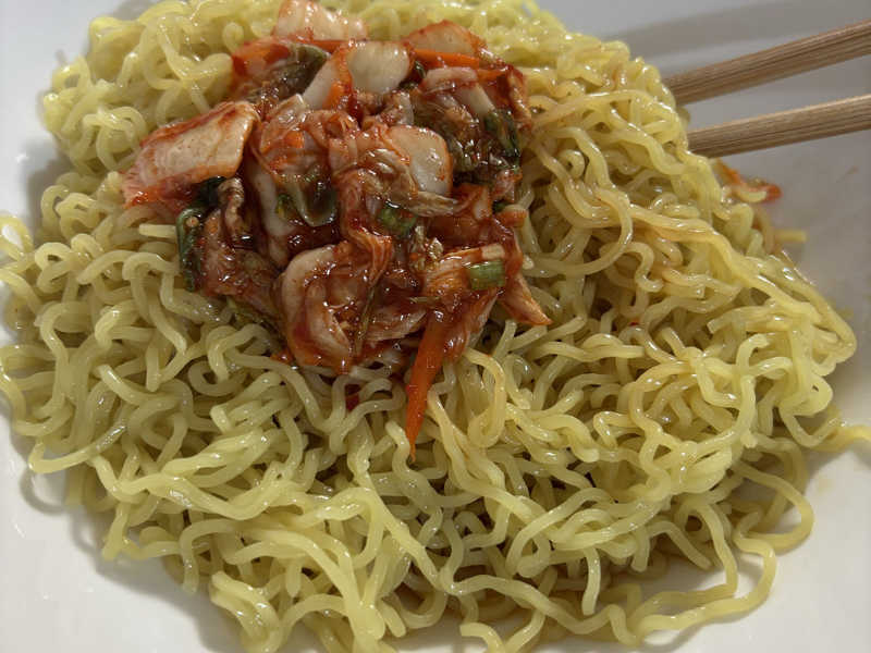 家飯　冷やし中華　キムチを添えて