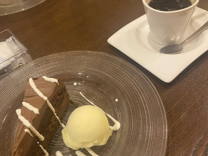 食後のコーヒーとデザート