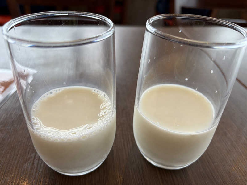 牛乳飲み比べ