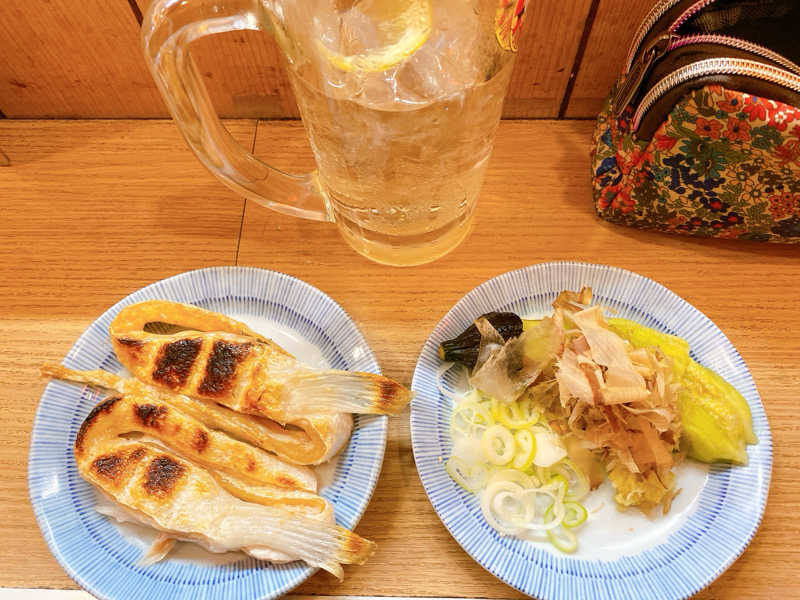 ゴールデンチューハイ、サーモンハラス焼き、翡翠ナス