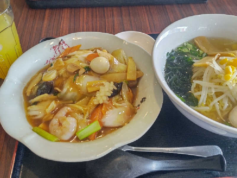 午前11時～午後14時ランチタイムドリンクバー無料。
